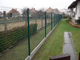 Mesh Fencing Vs. Traditional Fencing: An Intensive Assessment